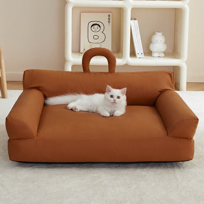 chat blanc assis sur Canape Confort Design pour Chat Elegance Feline